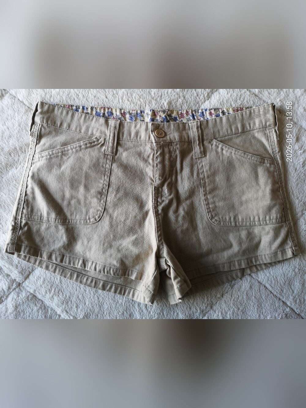 Women's Beige Mid-Rise Jean Shorts with Front Pockets
